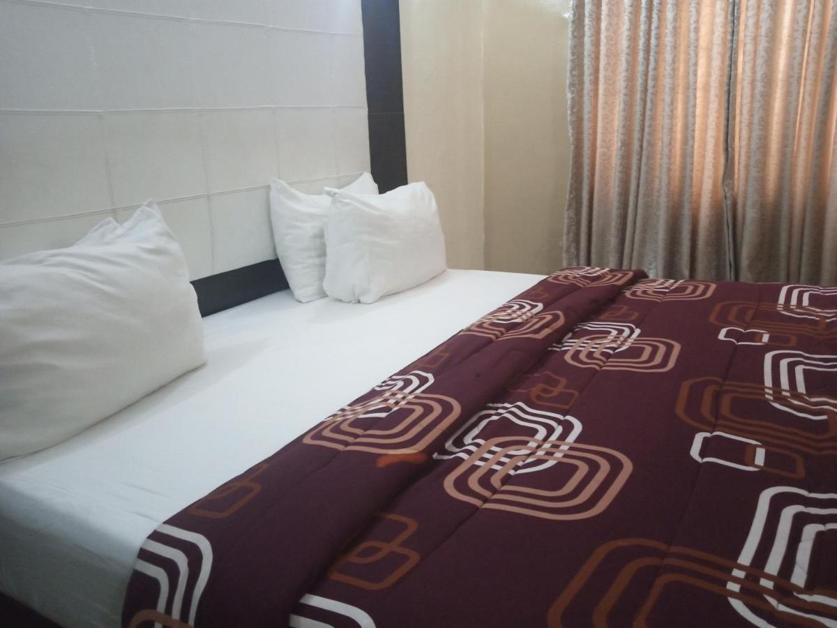 Alluring View Hotel - Toyin Sreet إيكجا المظهر الخارجي الصورة