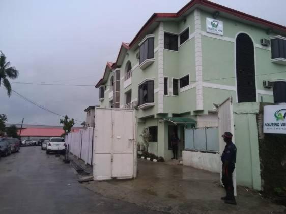 Alluring View Hotel - Toyin Sreet إيكجا المظهر الخارجي الصورة