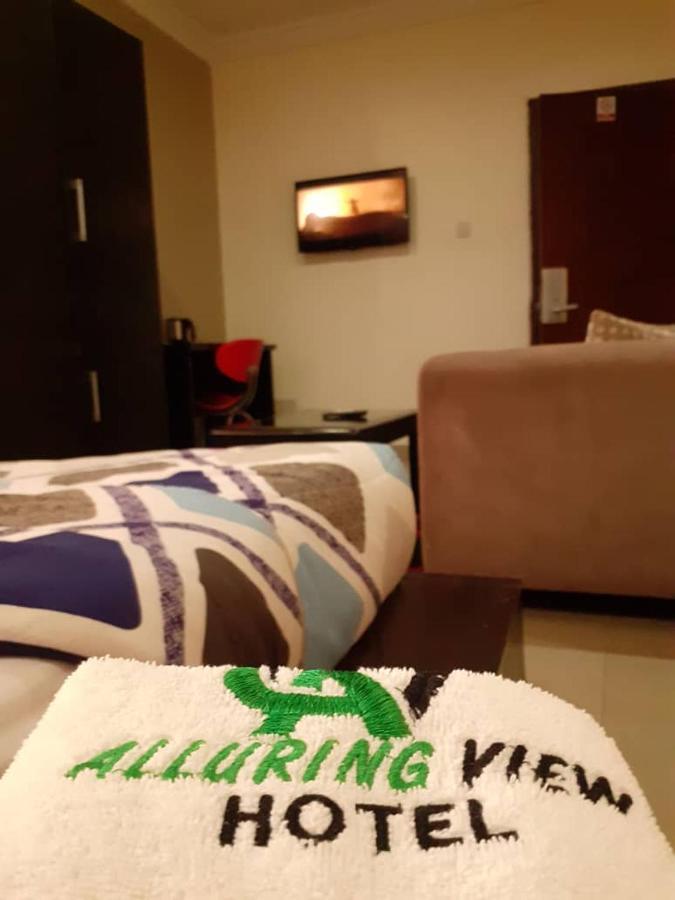 Alluring View Hotel - Toyin Sreet إيكجا المظهر الخارجي الصورة