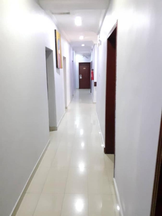 Alluring View Hotel - Toyin Sreet إيكجا المظهر الخارجي الصورة