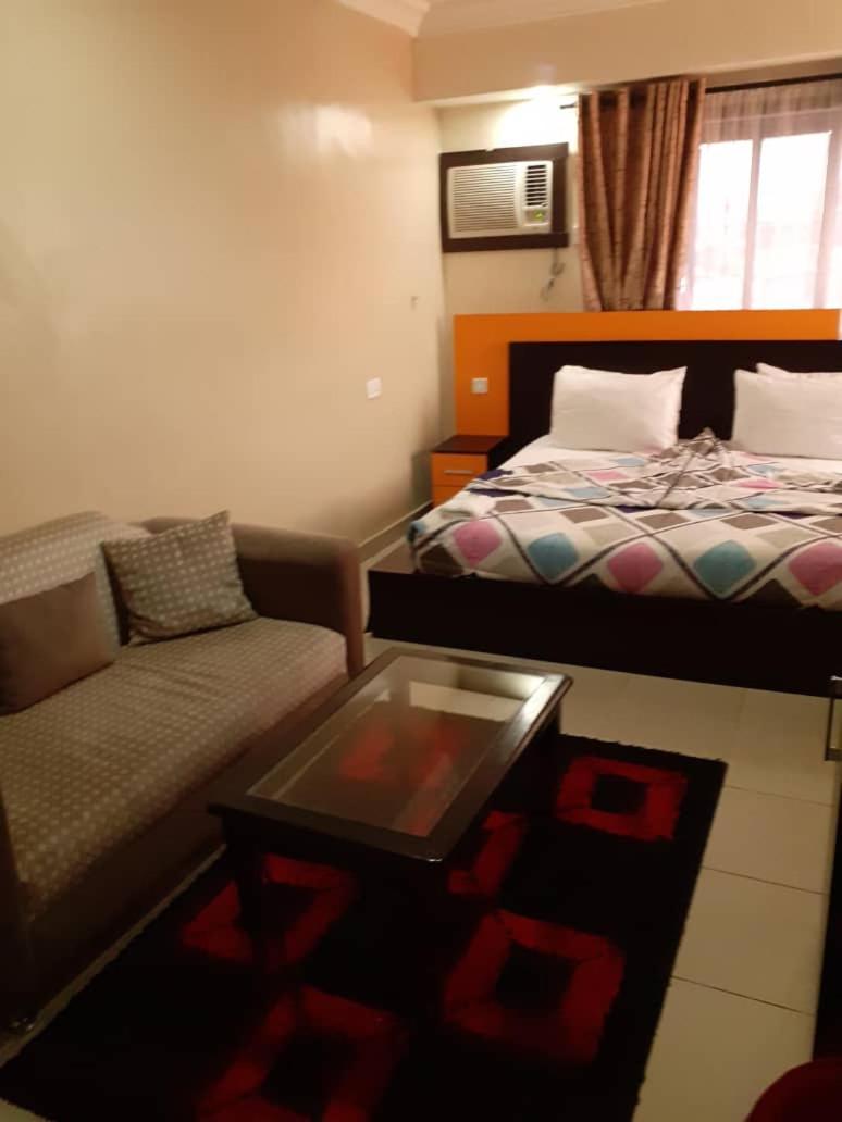 Alluring View Hotel - Toyin Sreet إيكجا الغرفة الصورة